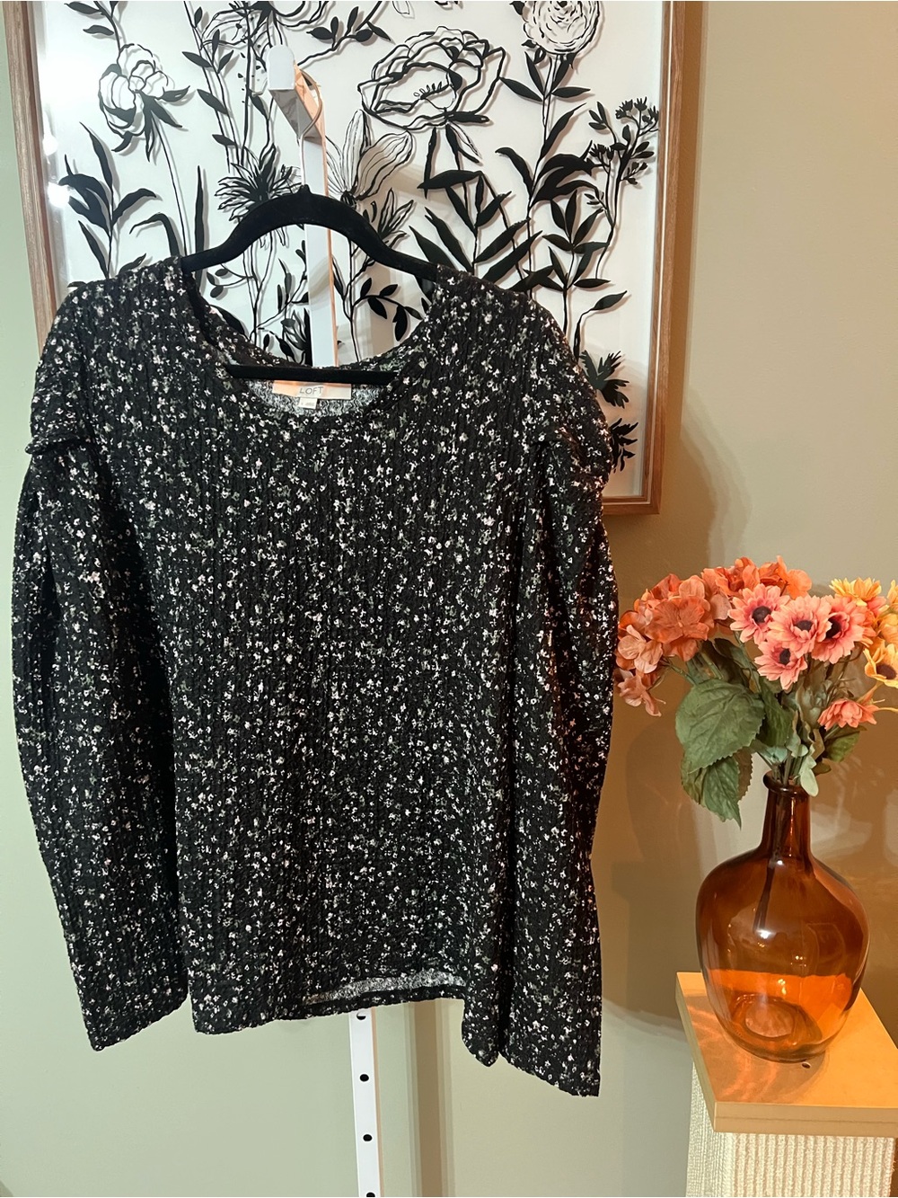Loft Black Floral Shirred Puff Long Sleeve Shirt V-Neck Stretchy Size Large